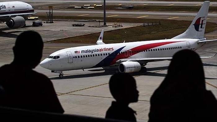 Malaysia Airlines flight `made rapid descent` into sea